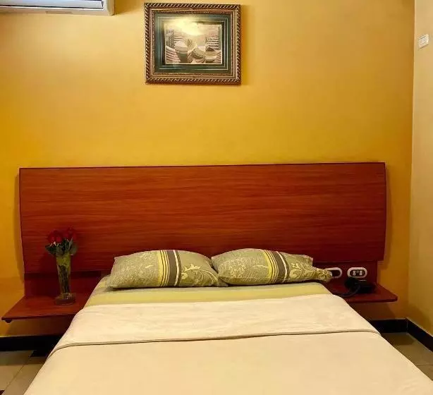 پانسیون Hostal Montesa