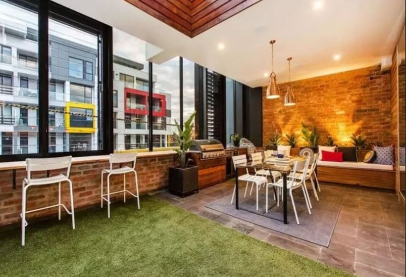 Readyset Apartments At Glasshouse