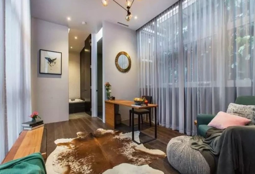 Readyset Apartments At Glasshouse