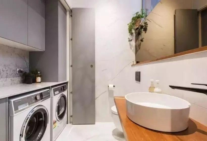 Readyset Apartments At Glasshouse