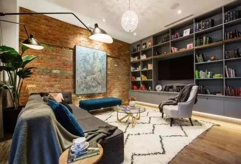 Readyset Apartments At Glasshouse
