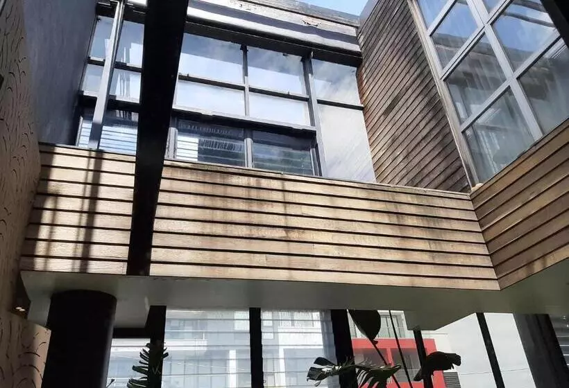 Readyset Apartments At Glasshouse