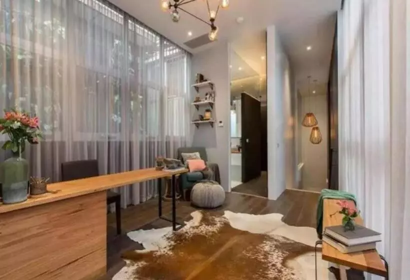 Readyset Apartments At Glasshouse