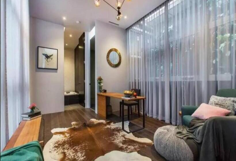 Readyset Apartments At Glasshouse