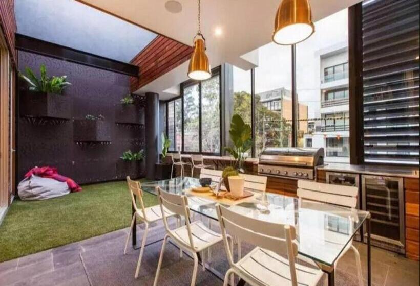 Readyset Apartments At Glasshouse