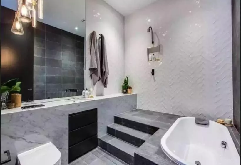 Readyset Apartments At Glasshouse