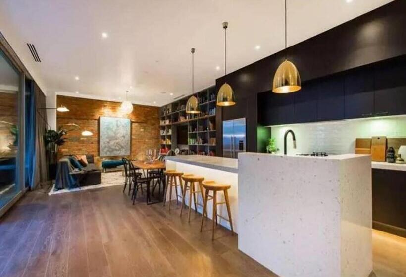 Readyset Apartments At Glasshouse