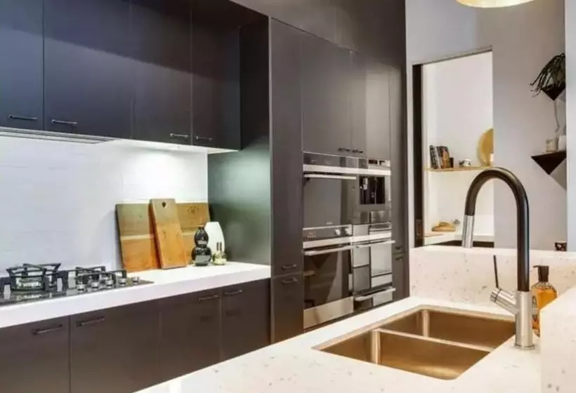 Readyset Apartments At Glasshouse