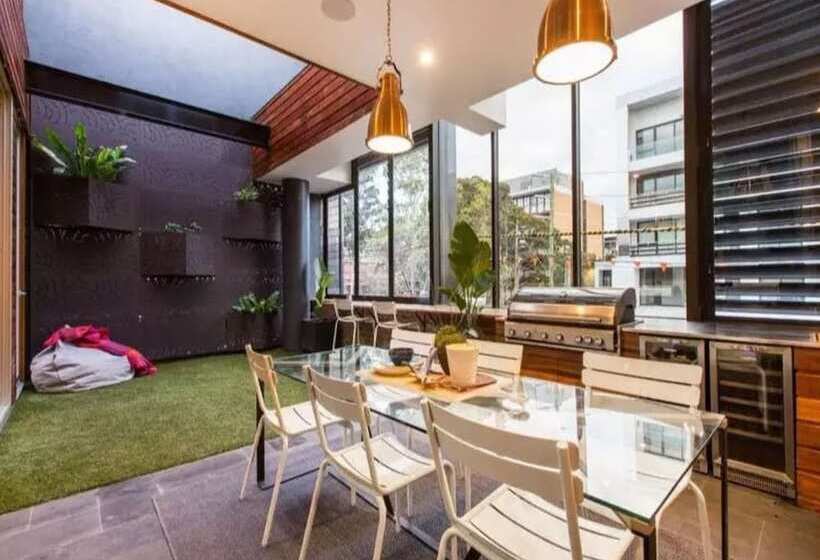 Readyset Apartments At Glasshouse