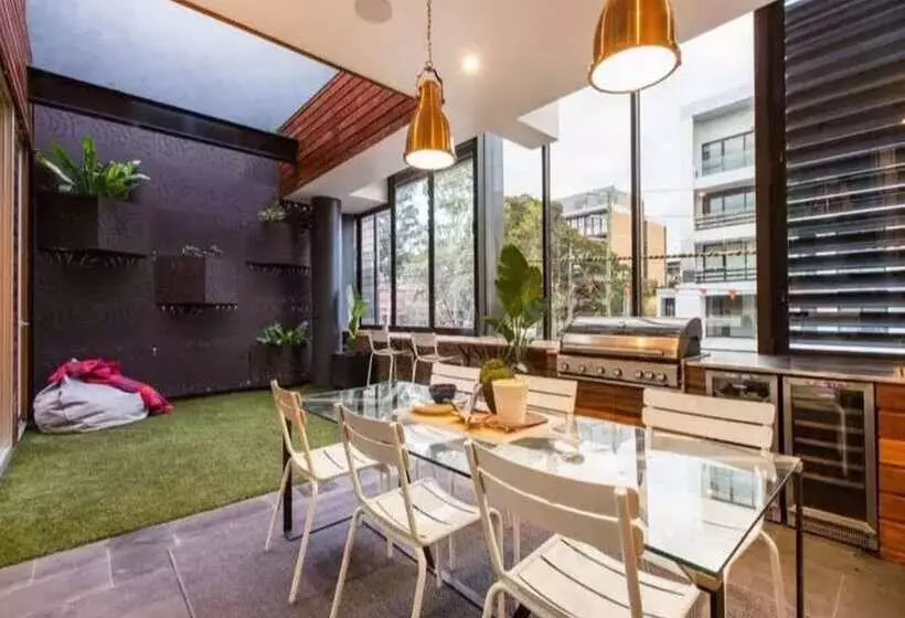Readyset Apartments At Glasshouse