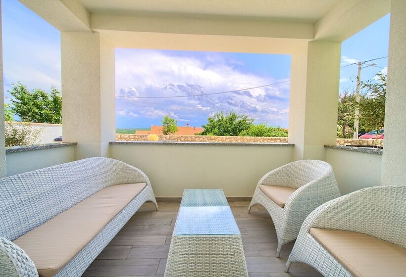 Apartments Mali Nono