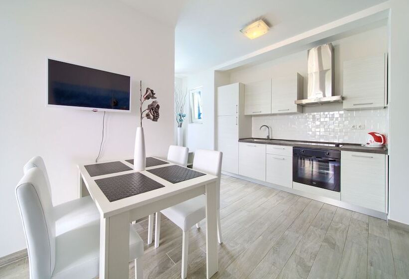 Apartments Mali Nono