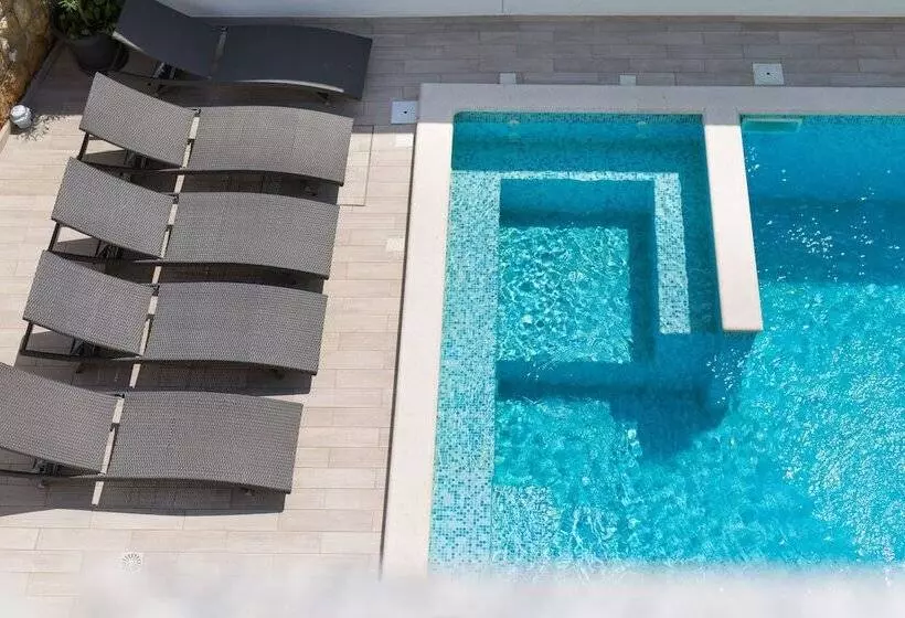 Apartments Mali Nono