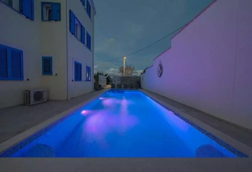 Apartments Mali Nono