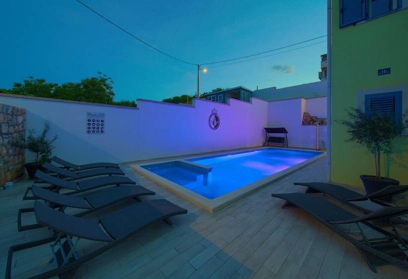 Apartments Mali Nono