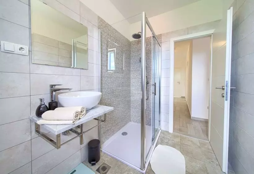 Apartments Mali Nono