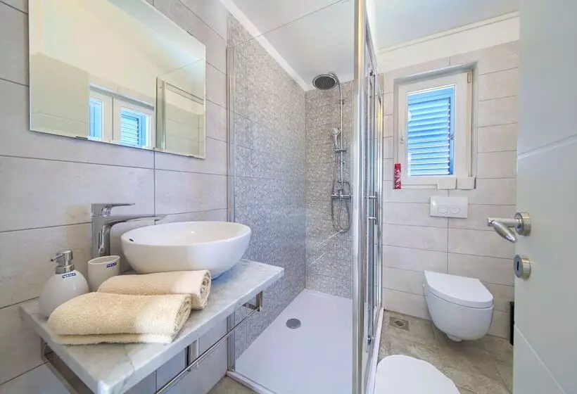 Apartments Mali Nono