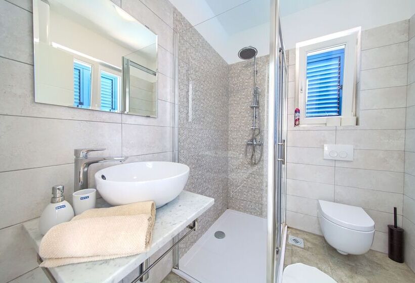 Apartments Mali Nono