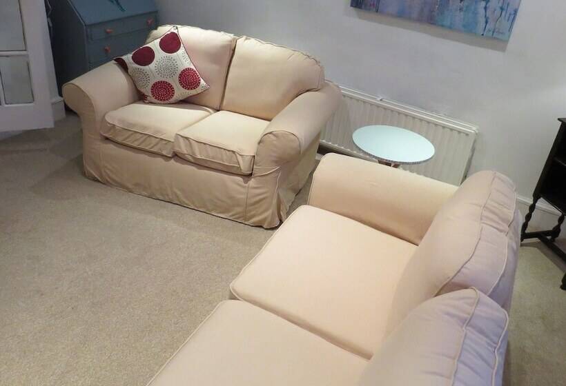 Frog Palace Secure Parking Outside Area Topsham Exeter Beach Chiefs Wifi