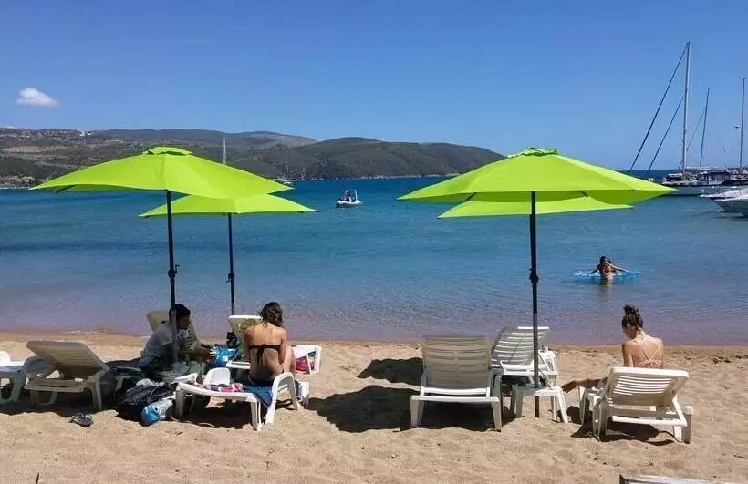 Thano S Stylish Flat, Just 150m To The Beach