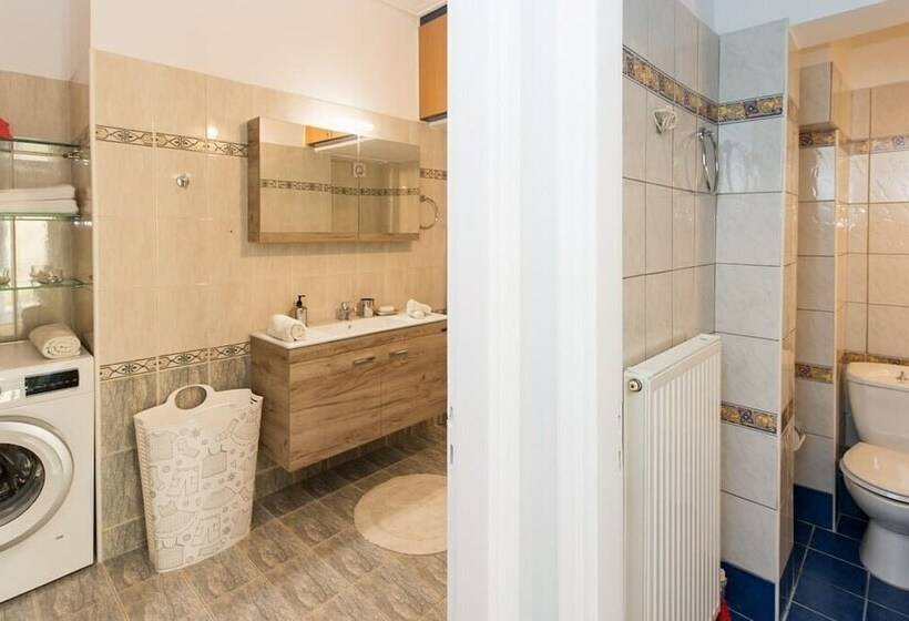 Thano S Stylish Flat, Just 150m To The Beach