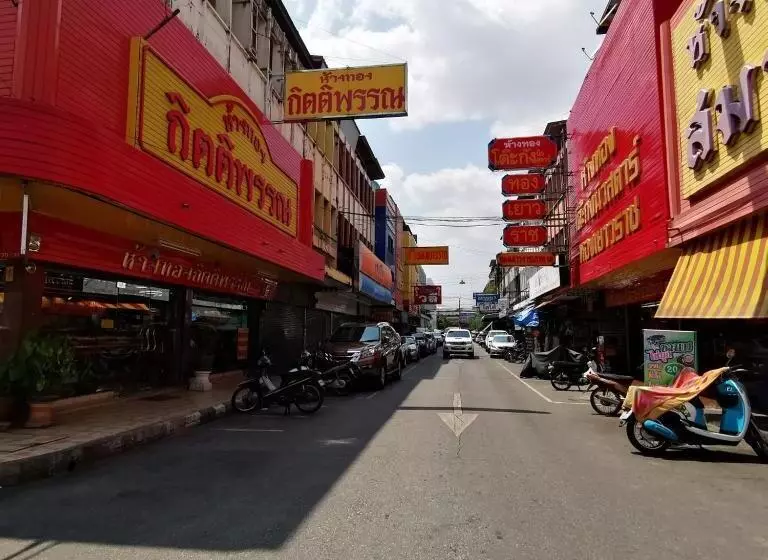 D​ Luck​ Hostel