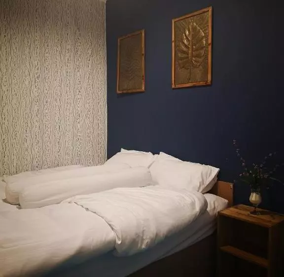 D​ Luck​ Hostel