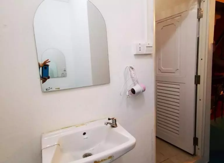 D​ Luck​ Hostel