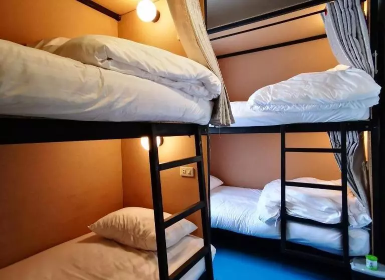 D​ Luck​ Hostel