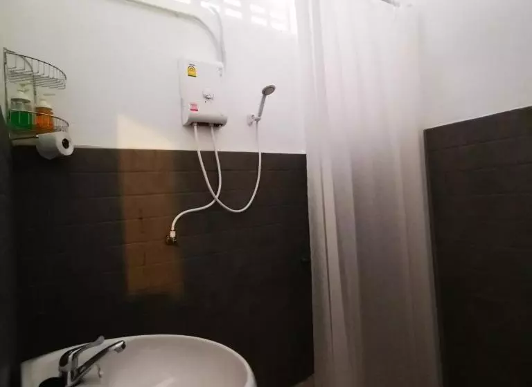 D​ Luck​ Hostel