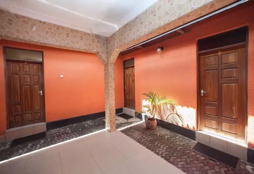 تختخواب و صبحانه Ibizza Inn