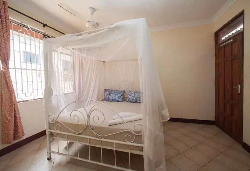 تختخواب و صبحانه Ibizza Inn