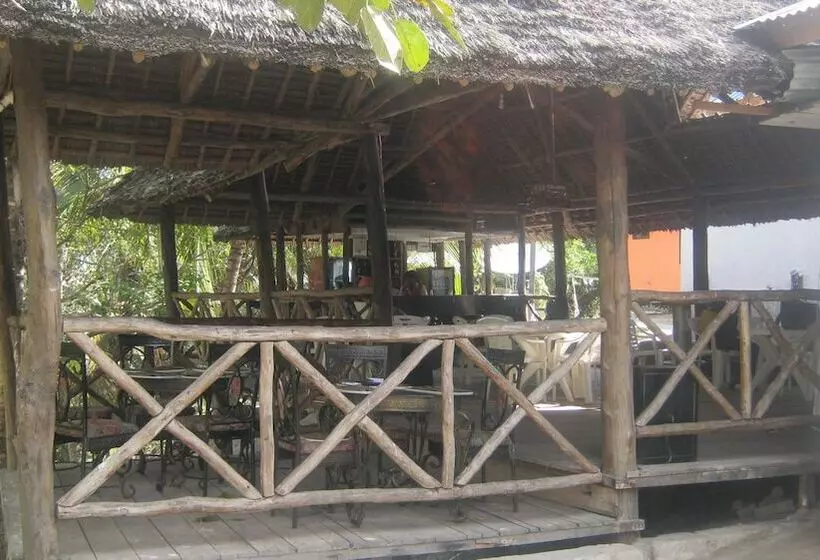 تختخواب و صبحانه Ibizza Inn