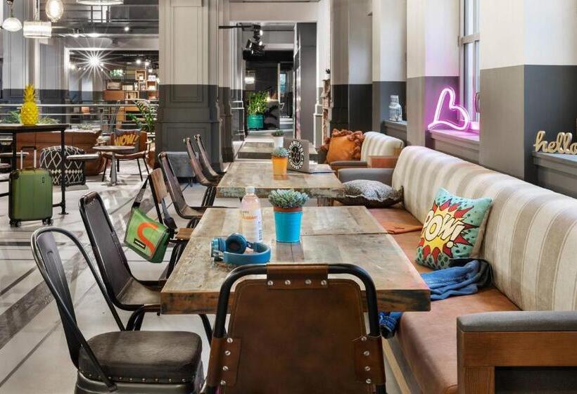 هتل Moxy Lille City