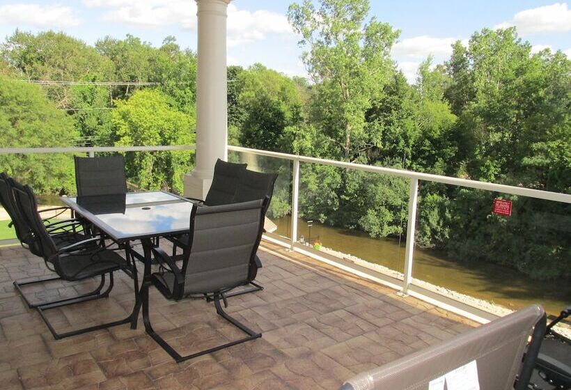 Riverwalk Place Resort & Spa