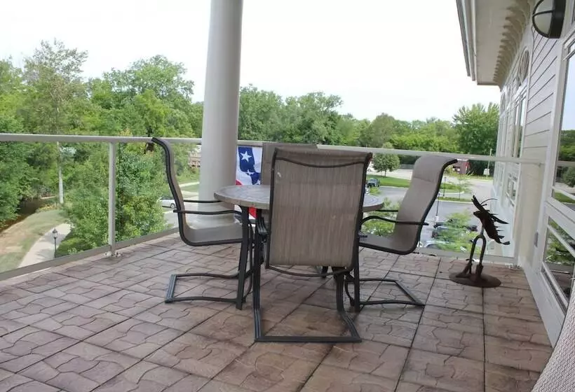 Riverwalk Place Resort & Spa