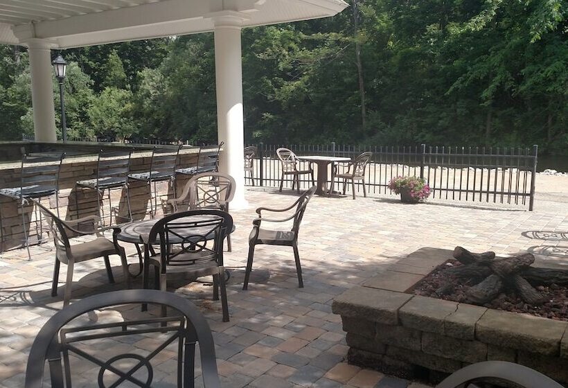 Riverwalk Place Resort & Spa