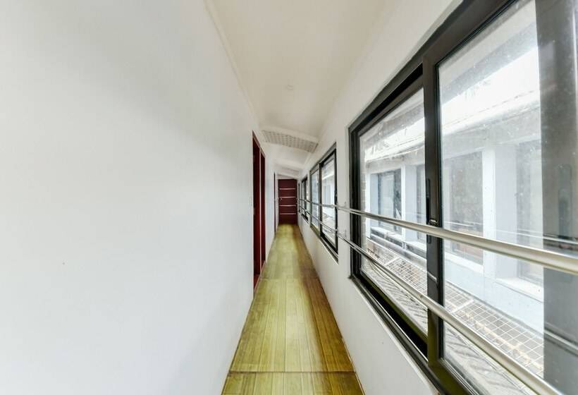 בית מלון כפרי Oyo 23482 Sht Symphony Premium Sharing Houseboat