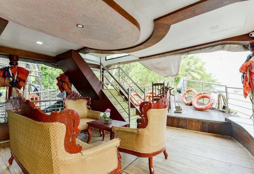 בית מלון כפרי Oyo 23482 Sht Symphony Premium Sharing Houseboat