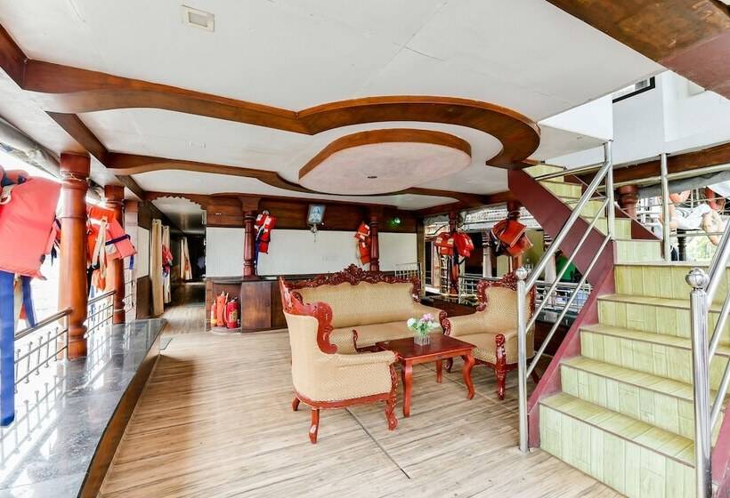 בית מלון כפרי Oyo 23482 Sht Symphony Premium Sharing Houseboat