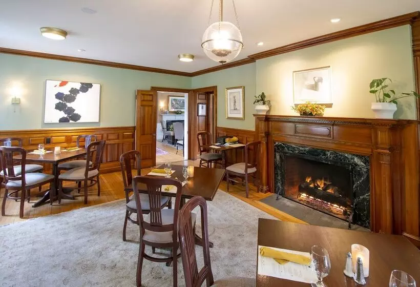 호텔 Swift House Inn