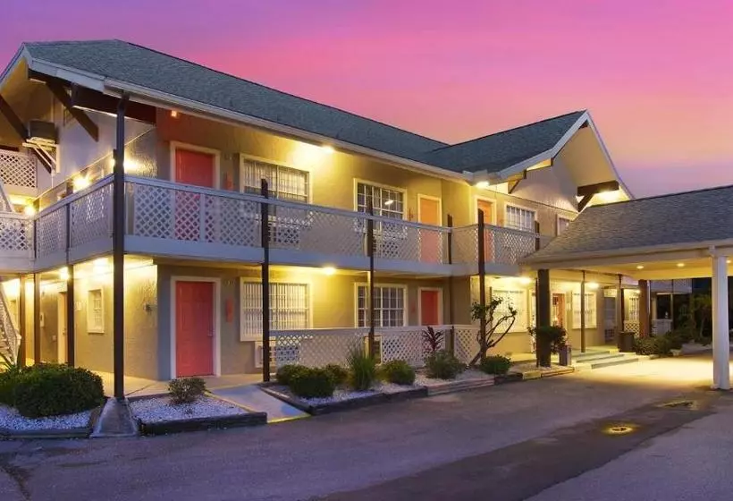 فندق The Palmer Inn & Tennis Club