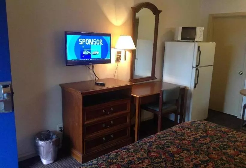 فندق على الطريق Inn Between The Hedges