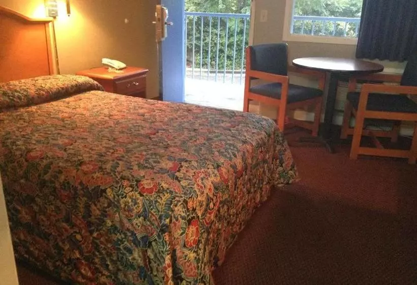 فندق على الطريق Inn Between The Hedges