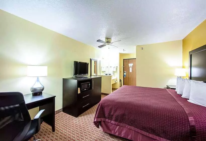 Мотель Rodeway Inn & Suites