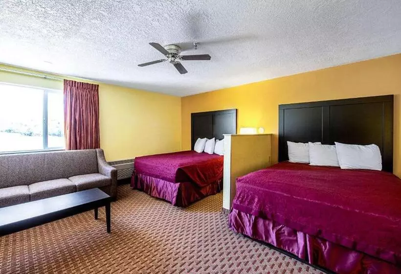 Мотель Rodeway Inn & Suites