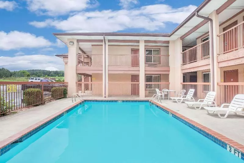 汽车旅馆  Super 8 By Wyndham Decatur Priceville