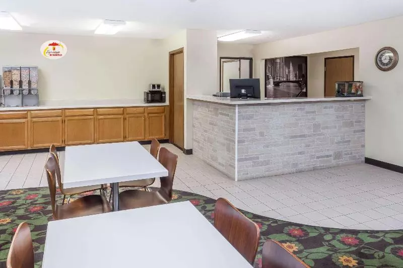 モーテル Super 8 By Wyndham Pekin/peoria Area