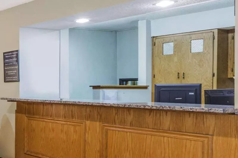 汽车旅馆 Super 8 By Wyndham Stroudsburg