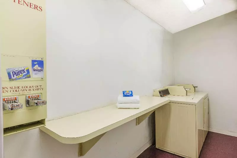 汽车旅馆 Super 8 By Wyndham Stroudsburg